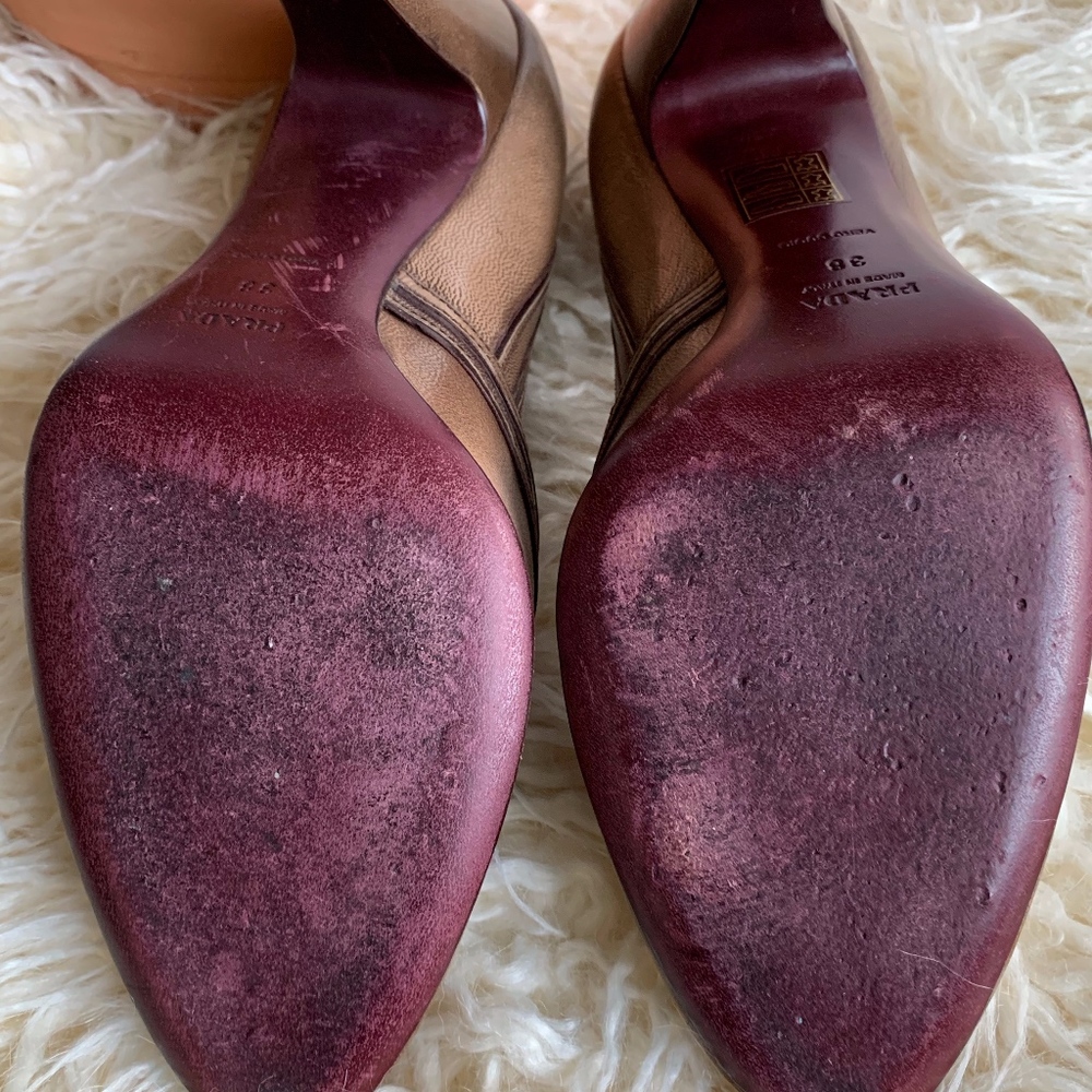 Vintage Prada Pump in Antiqued Tan Leather - Picture 7 of 8